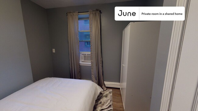 Foto del edificio - Private bedroom in 3 bed/1 bath Home