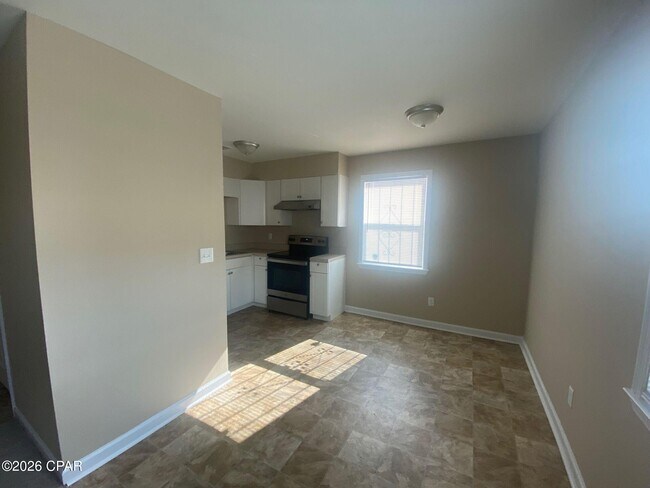 Foto del edificio - 6415 Winona St