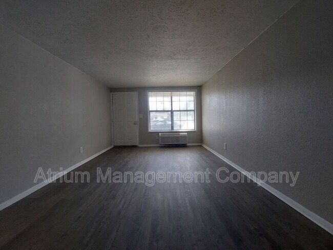 Foto del edificio - 1295 N Holland Pkwy