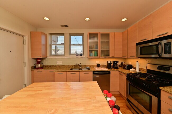 Foto del edificio - 3350 W Grace St