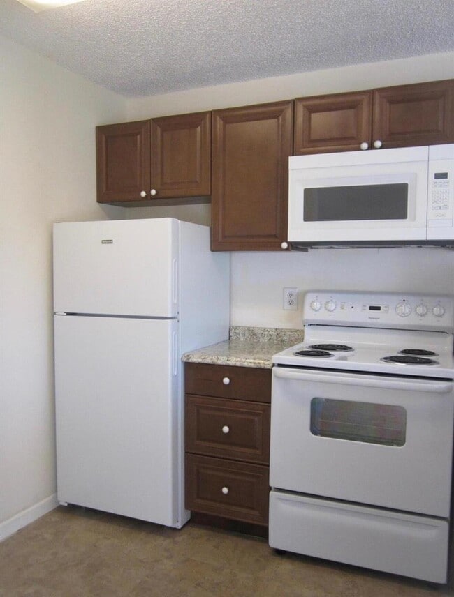 Building Photo - 7103 Glenmoor Dr