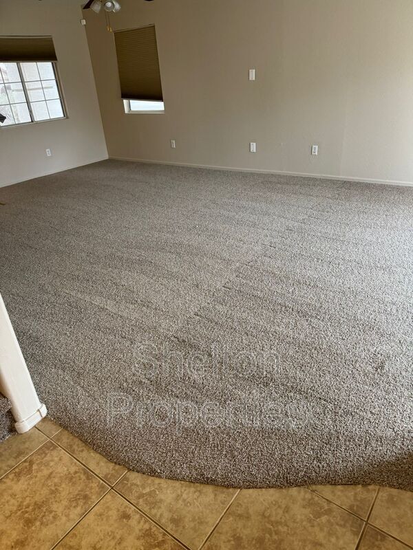 Foto del edificio - 12532 W Myer Ln