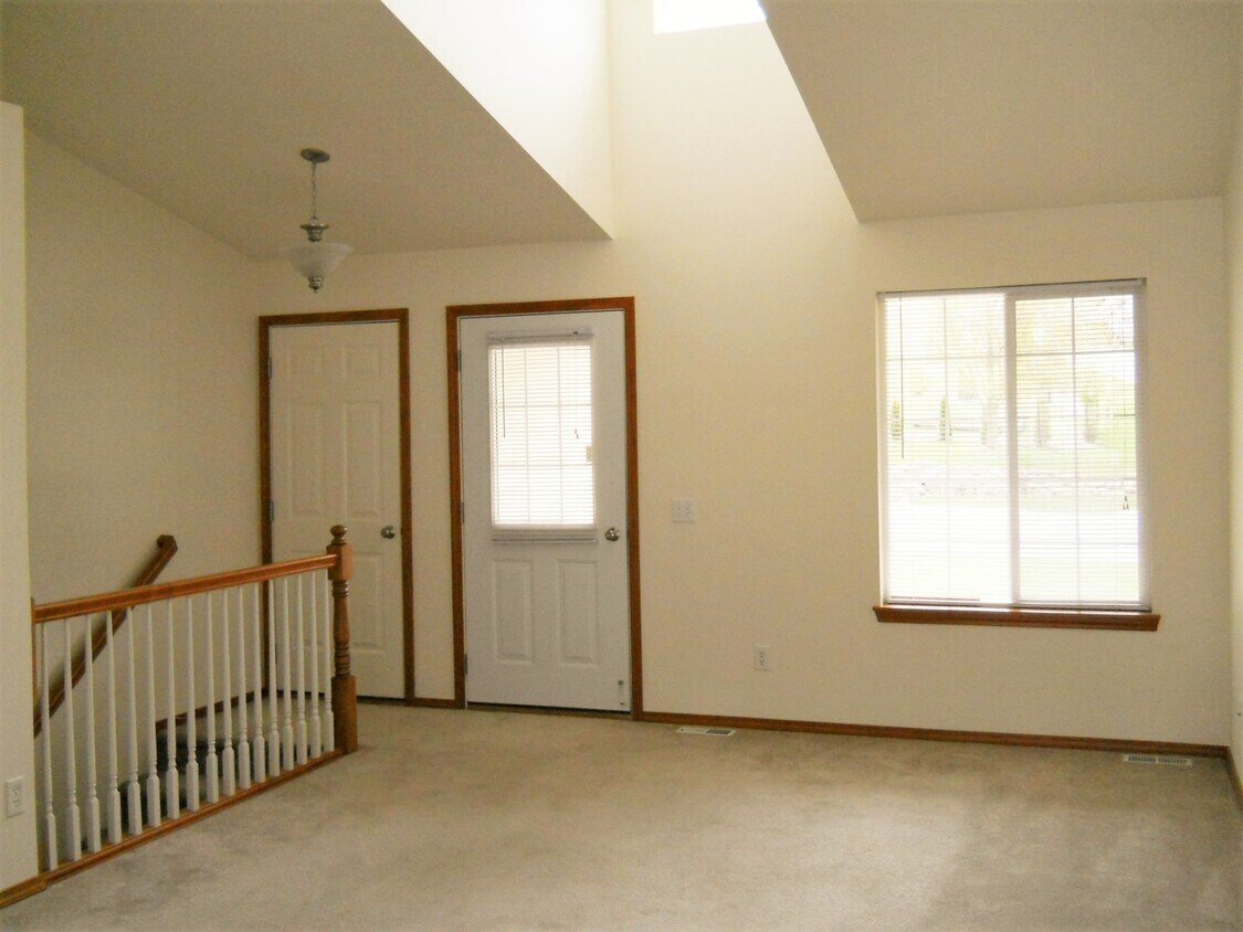 Building Photo - 1201/1205 E. Chantel