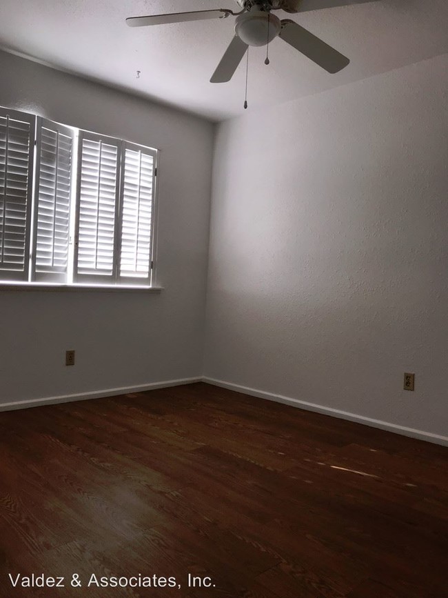 Building Photo - 941 Rio Vista St