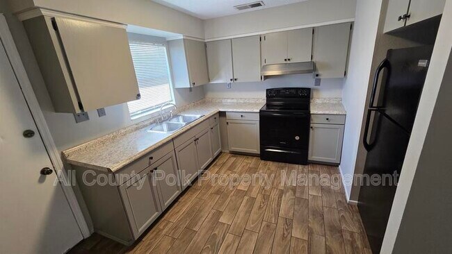 Foto del edificio - 1342 Reynolds Rd