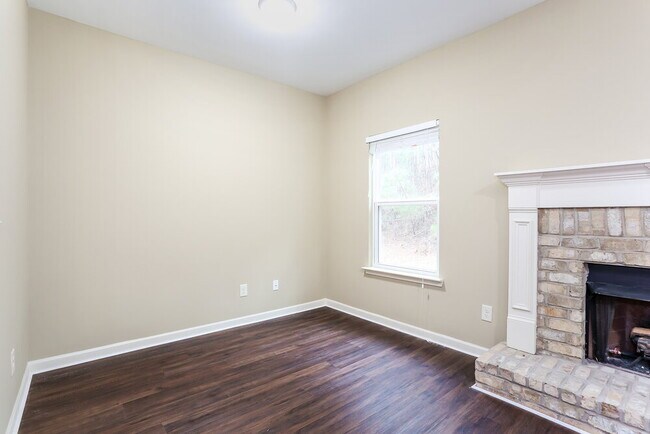 Building Photo - 118 Crescent Woode Way