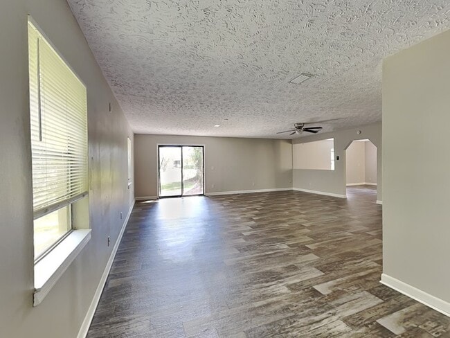 Foto del edificio - 951 Turtle Creek Dr S