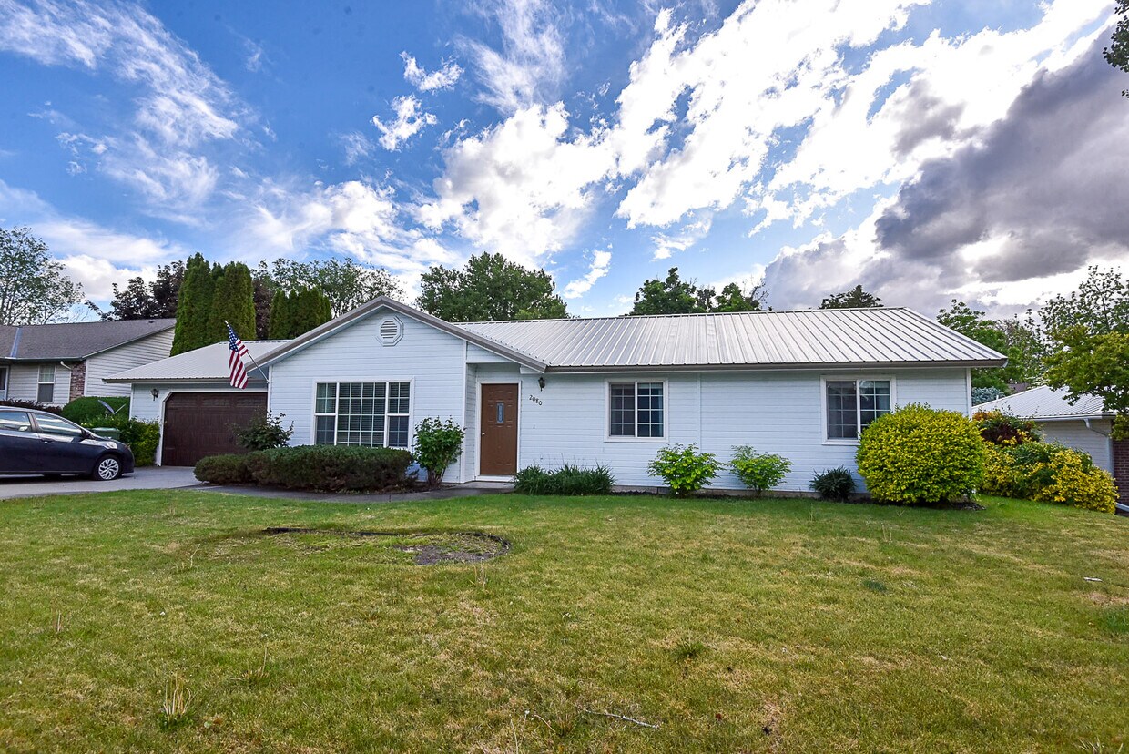 Primary Photo - 2080 Bonnie Dr