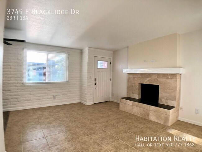 Foto del edificio - 3749 E Blacklidge Dr