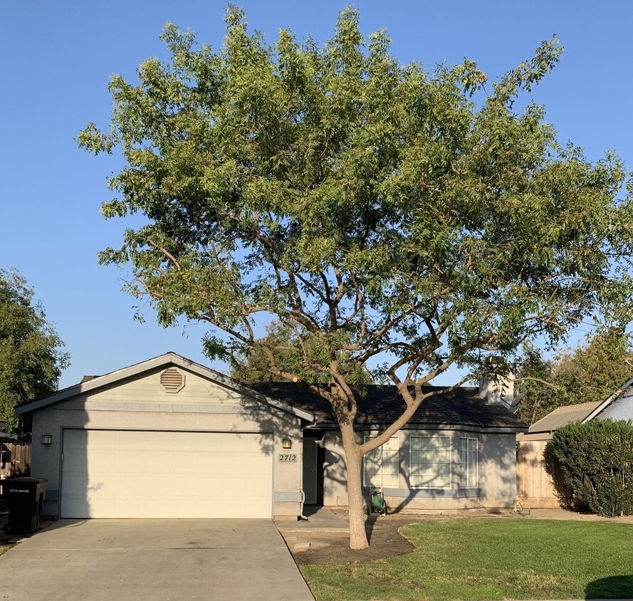 Foto principal - 3 Bedroom 2 Bath Home