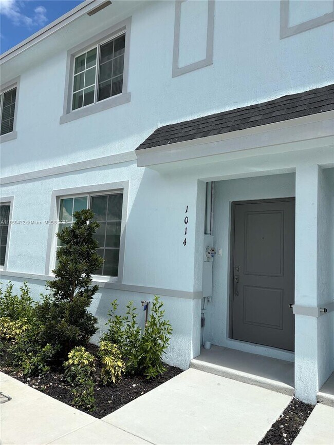 Foto del edificio - 1014 W Davis Pkwy