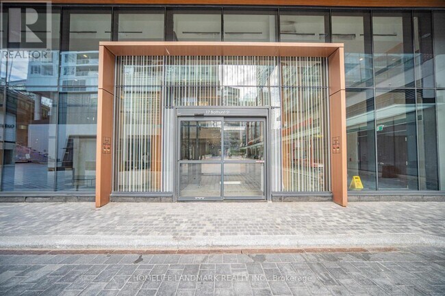 Photo du bâtiment - 17 Bathurst St