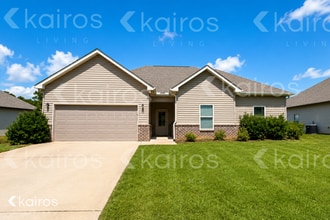 Building Photo - 220 White Oak Cir