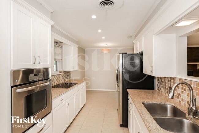 Foto del edificio - 5717 Wedgworth Road