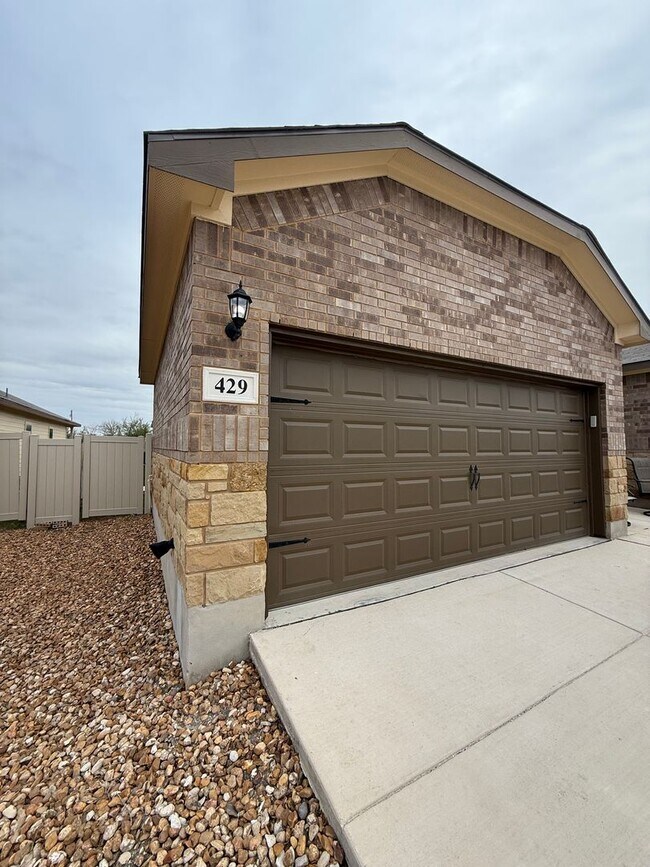 Building Photo - 429 Emma Dr