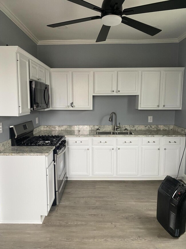 200 E Jefferson St Unit Apt 2, KY 40324 Room for Rent in