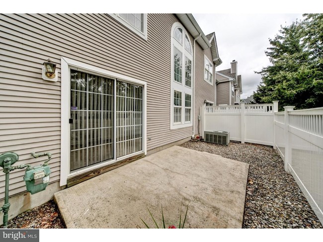 Building Photo - 406 Pebble Creek Ct