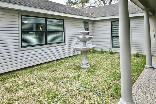 Building Photo - 202 Pine Branch Dr