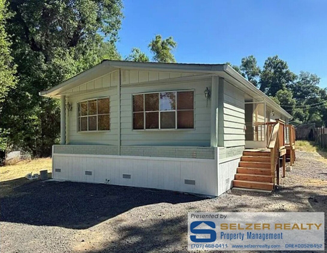 Foto principal - Roomy 2 bd. mobile w/ big yard in a countr...