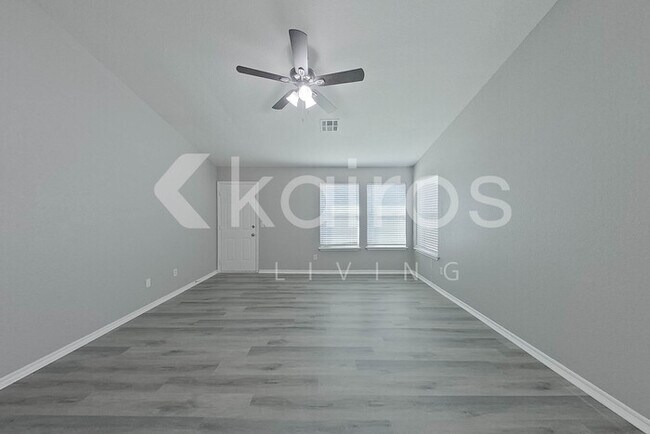 Building Photo - 2720 Edgemere Dr