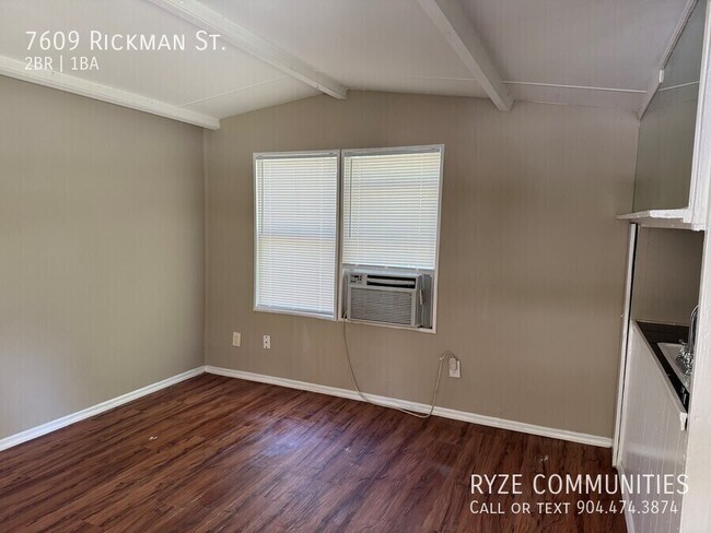 Foto del edificio - 7609 Rickman St