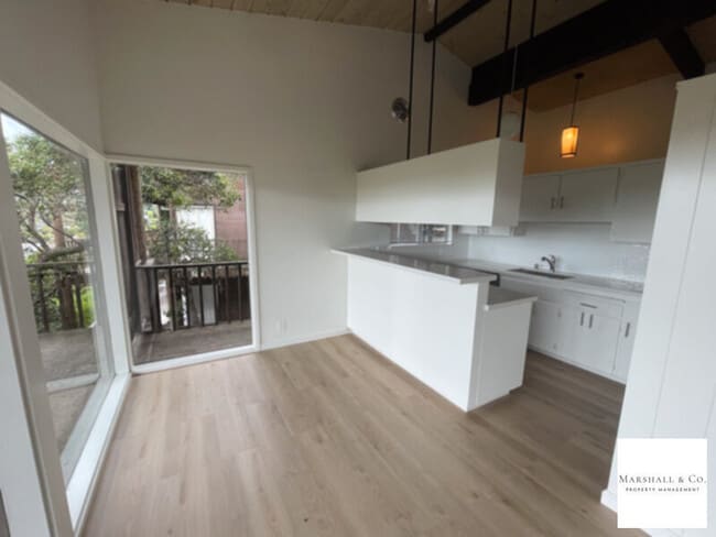 Building Photo - NEW LISTING! REMODELED, BAY VIEWS, DOWNTOW...