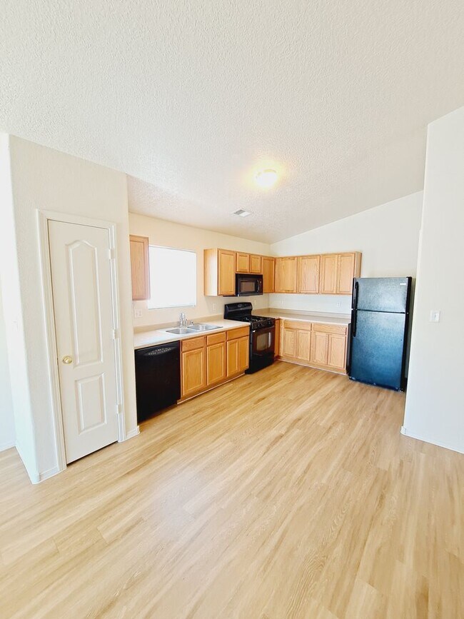 Foto del edificio - 3 bed 2 bath home in Huning Ranch