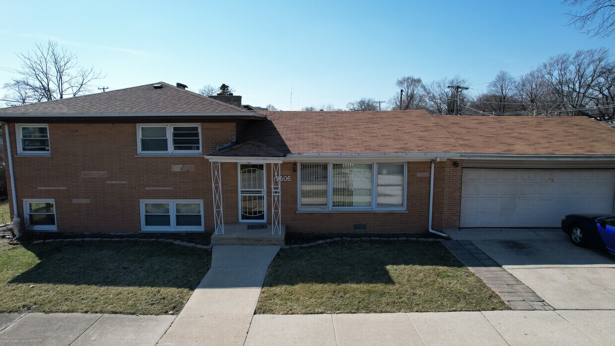9606 Keeler Ave, Skokie, IL 60076 House Rental in Skokie, IL