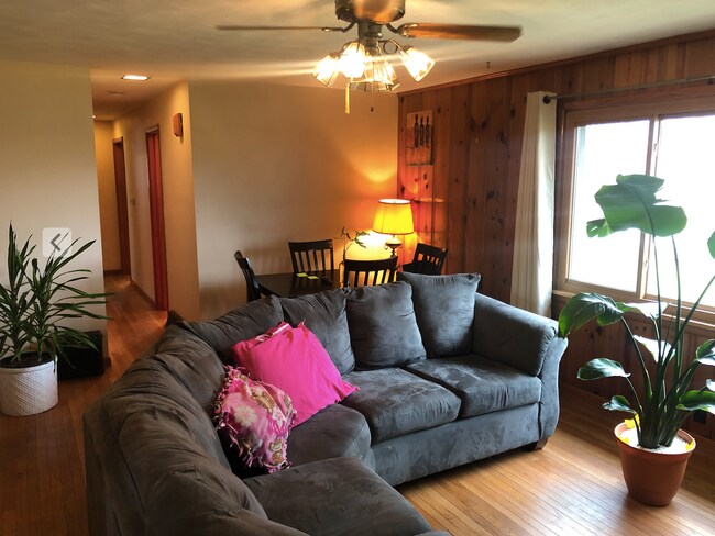 Foto del edificio - 410 N Hillsdale Dr