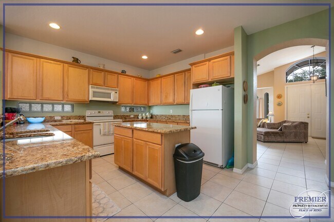 Building Photo - ONE MONTH FREE*** VALENCIA COUNTRY CLUB- A...