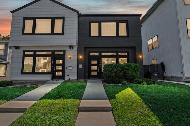 Photo - 3207 Forest Park Boulevard - 1 Townhome