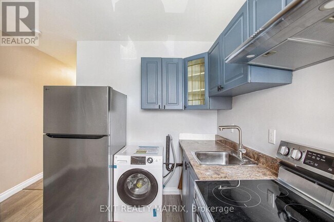 Building Photo - 258 Park St