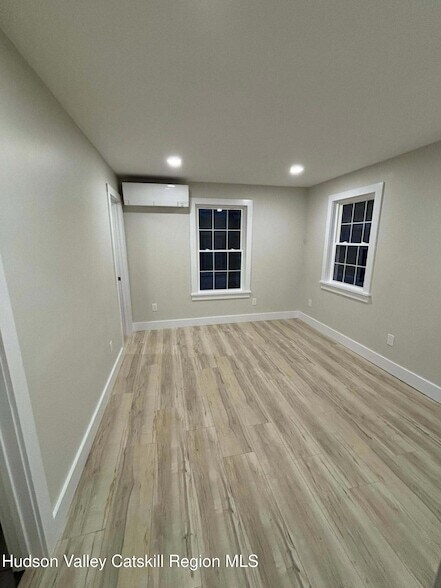 Foto del edificio - 13 Saugerties Manor Rd