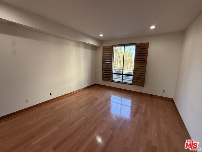 Foto del edificio - 450 N Oakhurst Dr