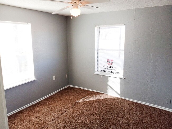 Building Photo - $0 First Month's Rent / $0 Deposit at Move-in