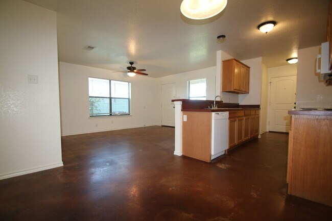 Foto del edificio - 8109-8111 Doreen Ave.