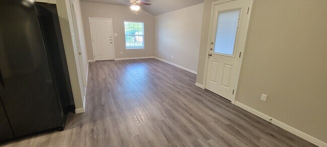Building Photo - 1618 Indian Trl