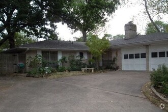 Building Photo - 104 W Lavender Ln