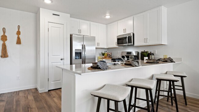 Building Photo - 165 E Liberator Ct