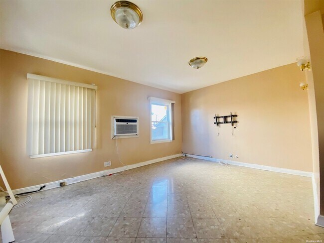 Foto del edificio - 69-21 Utopia Pkwy