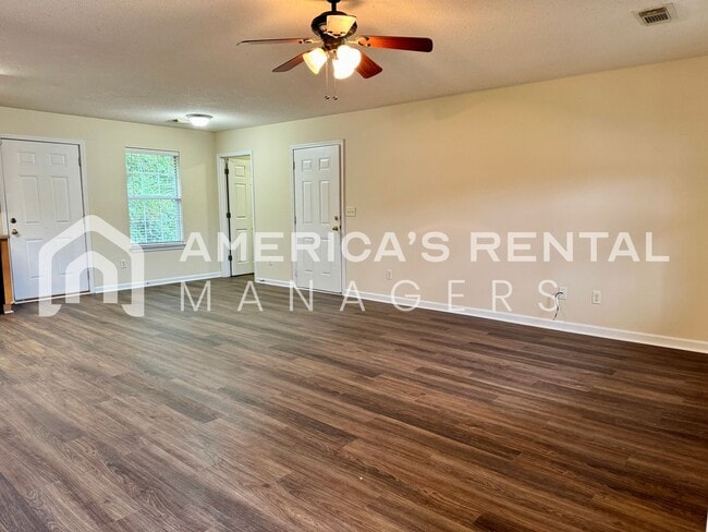 Building Photo - 3 Bedroom, 2 Bathroom Home For Rent in Tuscaloosa, AL! Available NOW!