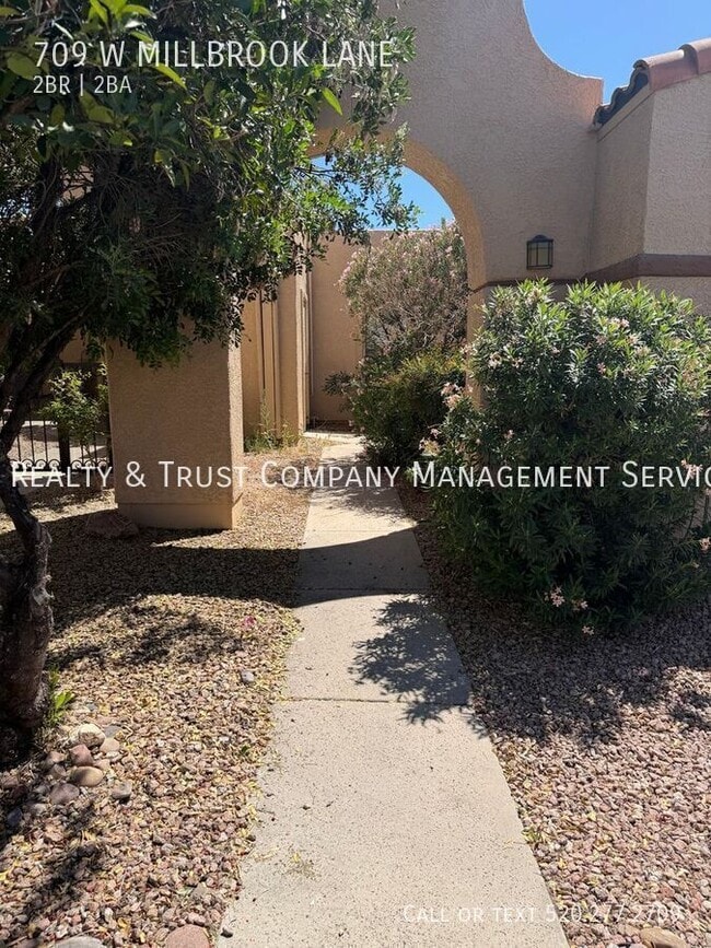 Building Photo - 709 W Millbrook Ln