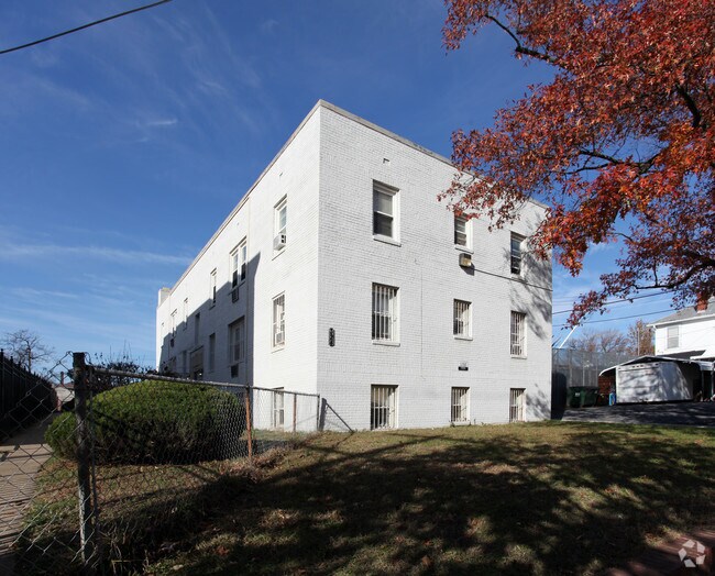 Foto principal - 324 61st St NE