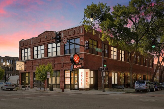 Building Photo - 2200 W Lawrence Ave