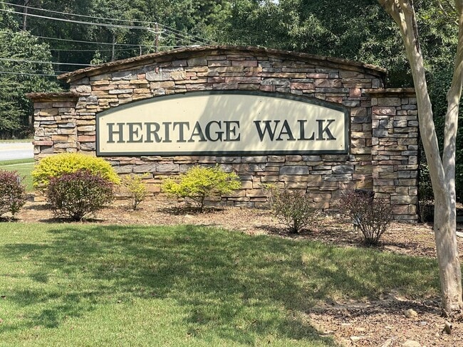 Building Photo - 6206 Flat Trce