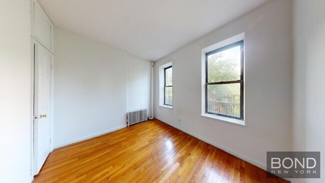 Building Photo - 322 E 89th St