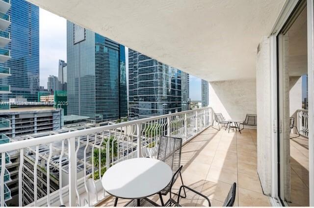 Foto del edificio - 1200 Brickell Bay Dr