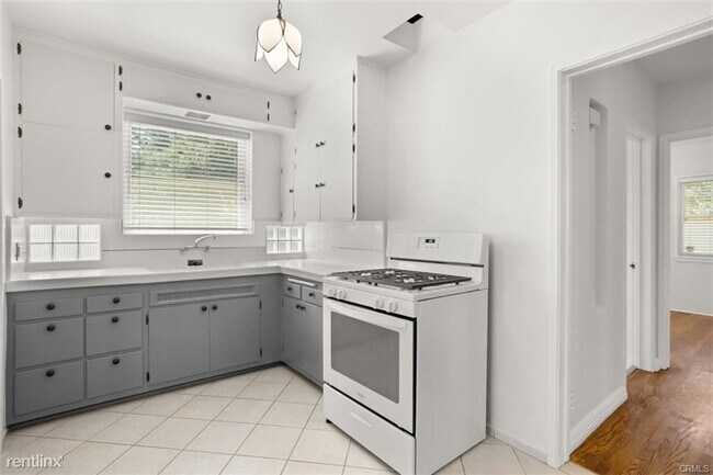 Building Photo - 2 br, 1 bath House - 3212 Montrose Ave