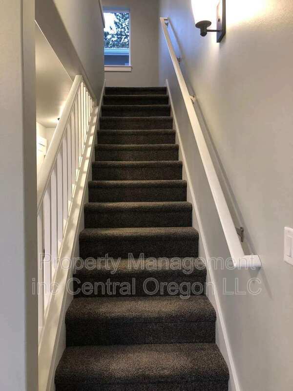 Foto del edificio - 645 SE Reed Market Rd