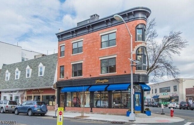 Building Photo - 44 Elm St